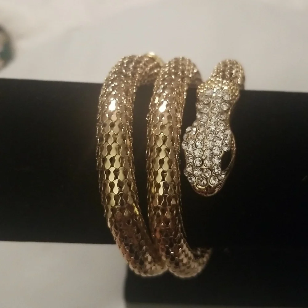 Women's Amrita Singh Bracelet; Goldtone Rhinestones and Simulated Onyx Stones - Picture 1 of 9